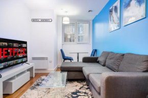 MAEVELA Apartments - Quiet City Centre 1 Bed Apt - By Broad Street, Utilita Arena, Brindley Place ✓ L Shape Sofa, Large 50 inch Smart TV with FREE NETFLIX & WIFI